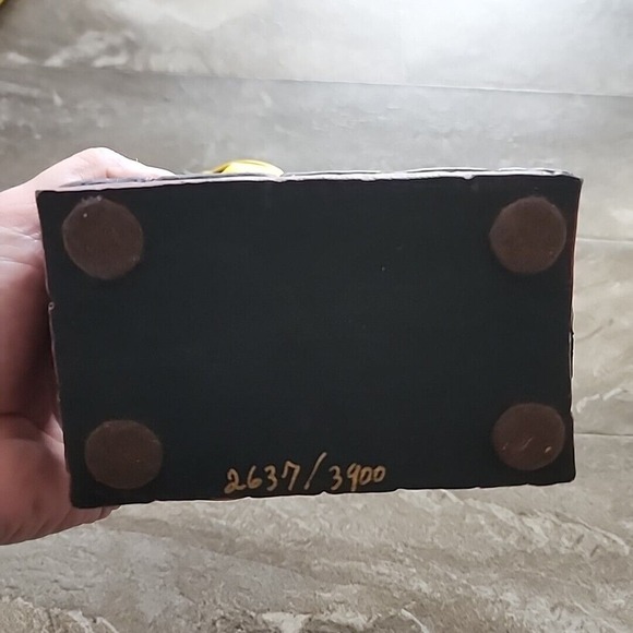 Robin Hand Painted Cold Cast Porcelain 2637 of 3900 Batman Graphitti Designs - Picture 6 of 6